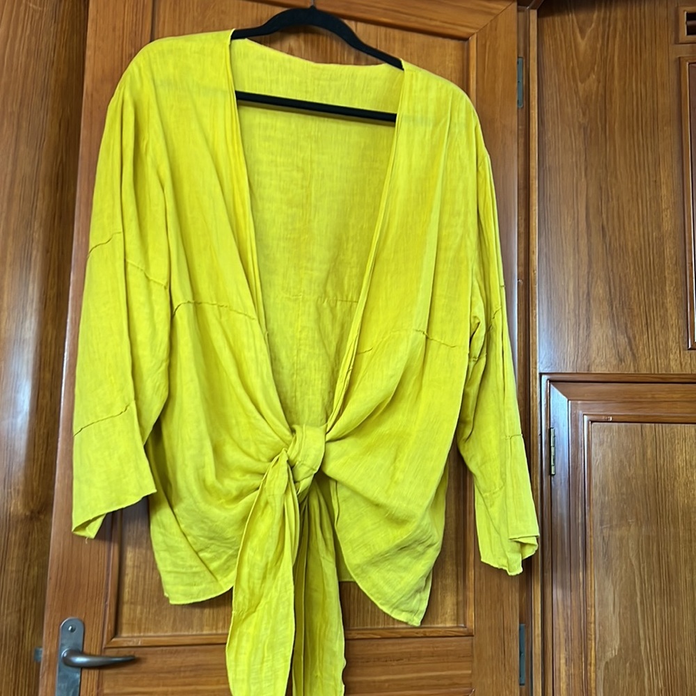 Boutique Top - Picture 2 of 6